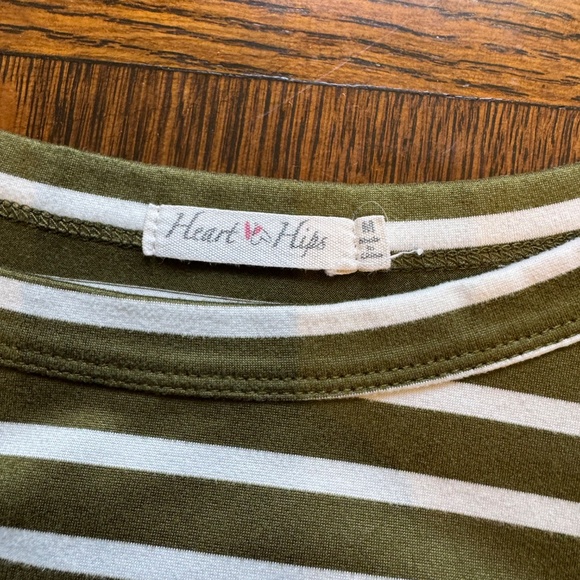 Maternity dresses and shirt size small - Picture 5 of 7